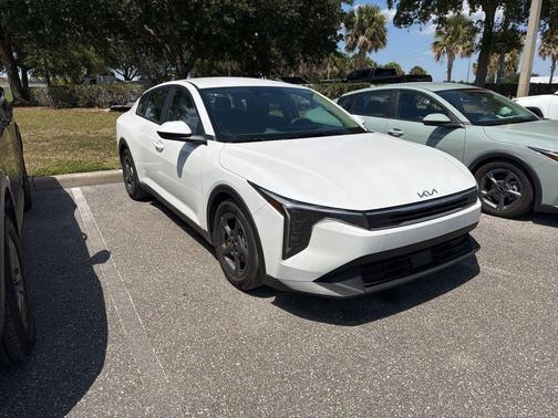 Snow White Pearl 2025 Kia K4 LXS