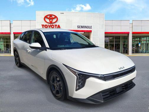Snow White Pearl 2025 Kia K4 LXS