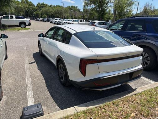 Snow White Pearl 2025 Kia K4 LXS