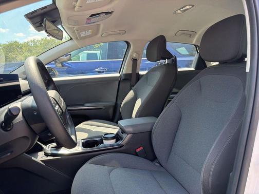 Snow White Pearl 2025 Kia K4 LXS