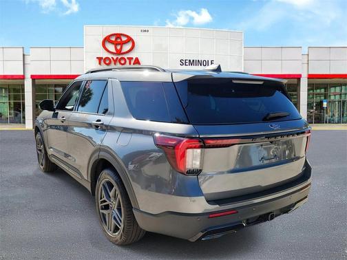 2025 Ford Explorer ST-Line