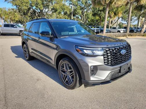 2025 Ford Explorer ST-Line