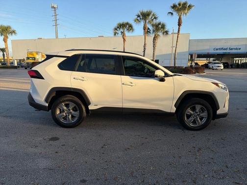 2024 Toyota RAV4 Hybrid SE