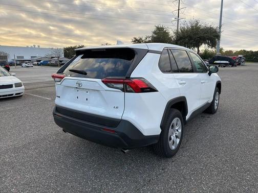 2025 Toyota RAV4 LE