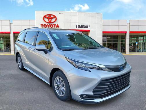 2025 Toyota Sienna XLE