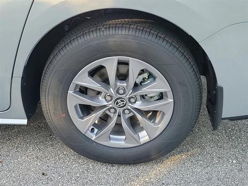 2025 Toyota Sienna XLE