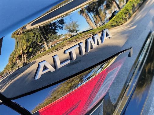 2025 Nissan Altima SR FWD