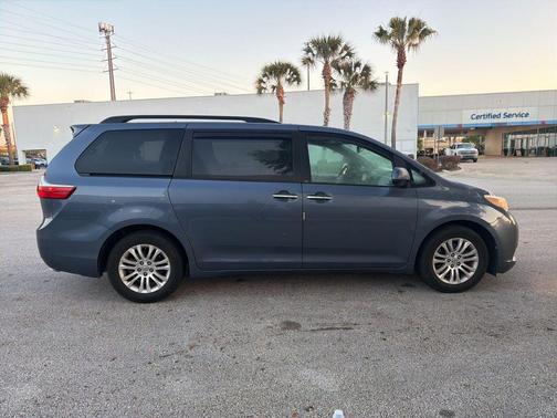 2015 Toyota Sienna XLE