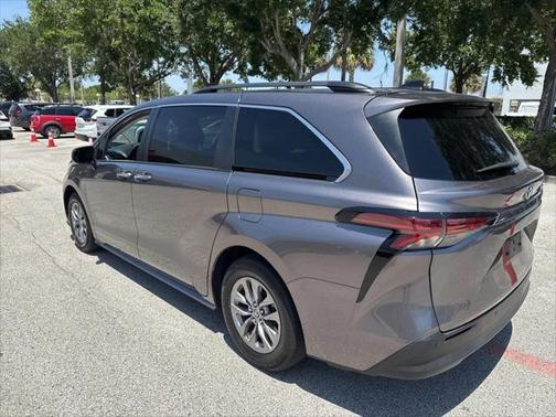 2022 Toyota Sienna XLE 8 Passenger