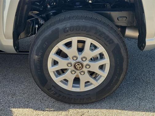 2025 Toyota Tacoma SR5