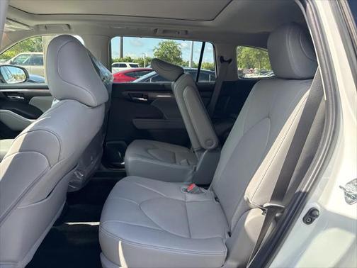 2024 Toyota Highlander Platinum