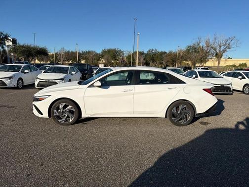 2025 Hyundai ELANTRA SEL