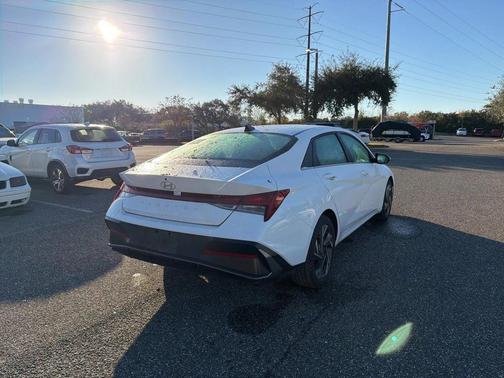 2025 Hyundai ELANTRA SEL