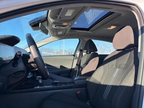 2025 Hyundai ELANTRA SEL