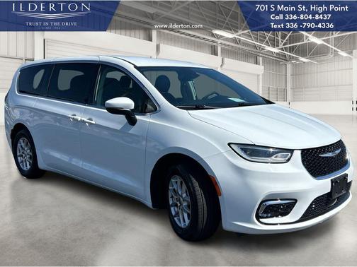 2023 Chrysler Pacifica Touring-L