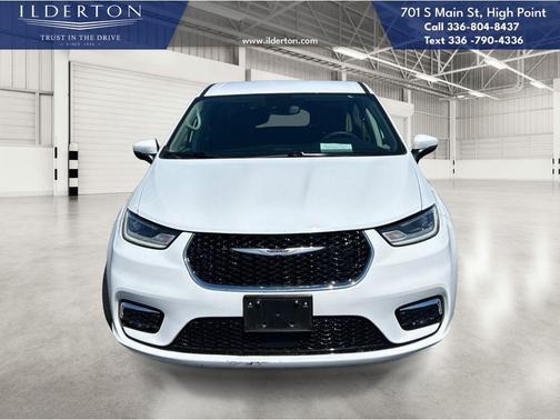 2023 Chrysler Pacifica Touring-L