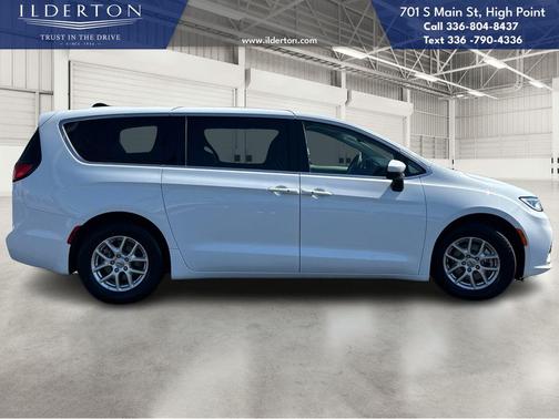 2023 Chrysler Pacifica Touring-L