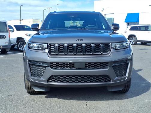 2026 Jeep Grand Cherokee Laredo