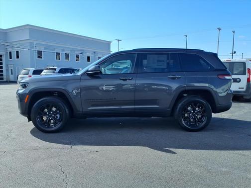 2026 Jeep Grand Cherokee Laredo