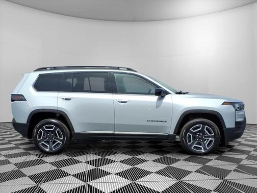 Silver Zynith Clearcoat 2026 Jeep Cherokee LAREDO/LIMITED