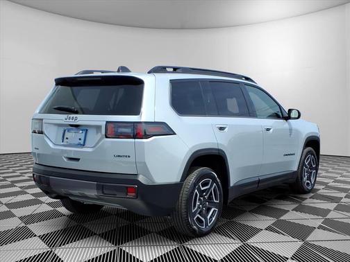 Silver Zynith Clearcoat 2026 Jeep Cherokee LAREDO/LIMITED