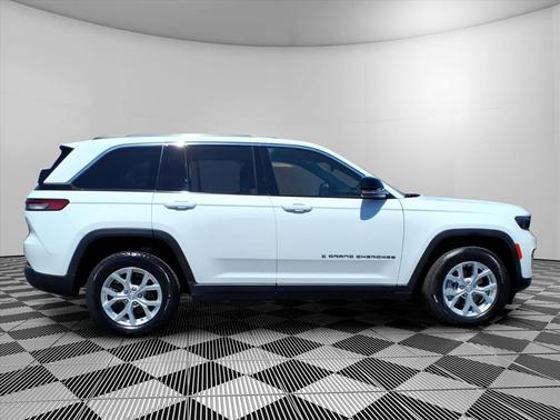 Bright White Clearcoat 2023 Jeep Grand Cherokee Limited