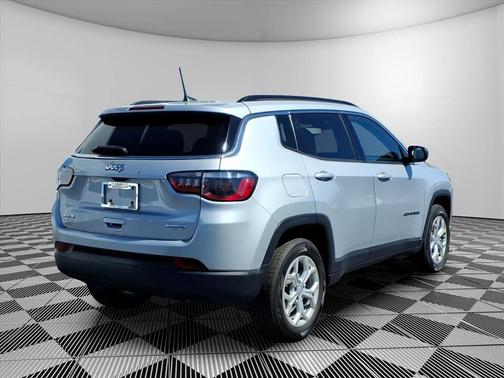Silver Zynith 2024 Jeep Compass Latitude