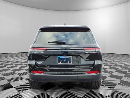 Diamond Black 2025 Jeep Grand Cherokee Laredo