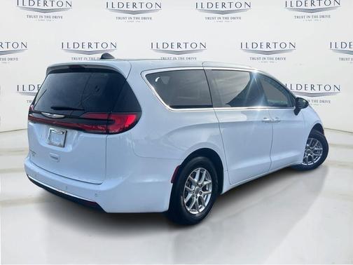 2024 Chrysler Pacifica Touring-L