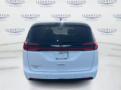 2024 Chrysler Pacifica Touring-L