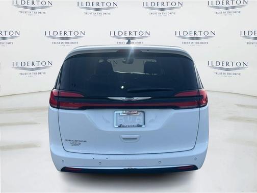 2024 Chrysler Pacifica Touring-L
