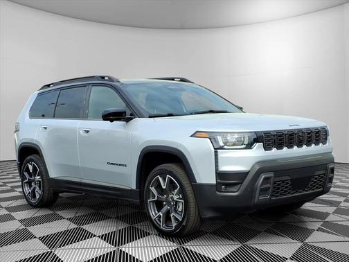 Silver Zynith Clearcoat 2026 Jeep Cherokee Overland