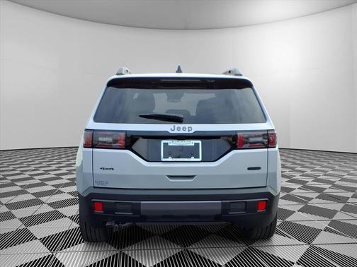 Silver Zynith Clearcoat 2026 Jeep Cherokee Overland