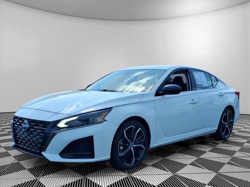 Glacier White 2024 Nissan Altima 2.5 SR