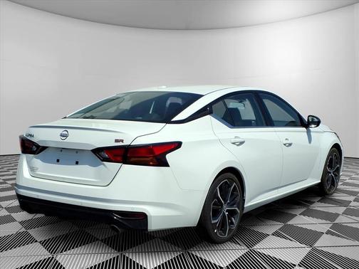 Glacier White 2024 Nissan Altima 2.5 SR