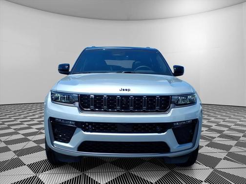 Silver Zynith 2026 Jeep Grand Cherokee Limited