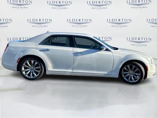 2016 Chrysler 300C Base