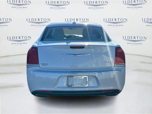 2016 Chrysler 300C Base