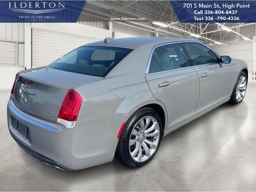2019 Chrysler 300 Touring
