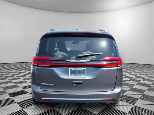 Granite Crystal Clearcoat Metallic 2022 Chrysler Pacifica Touring-L