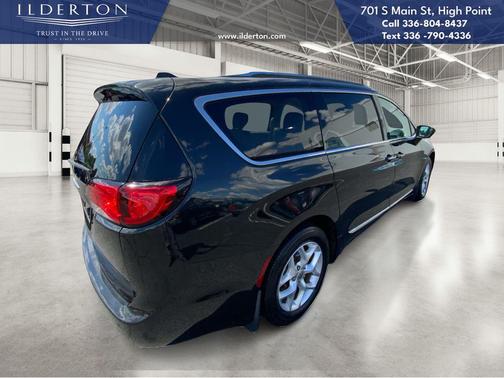 2017 Chrysler Pacifica Touring-L Plus