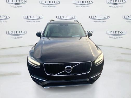 2016 Volvo XC90 T6 Momentum