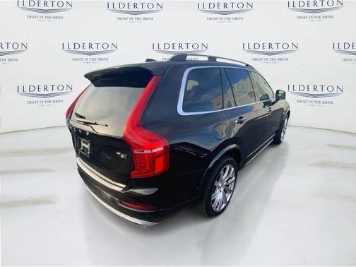 2016 Volvo XC90 T6 Momentum