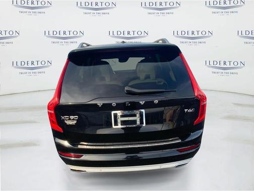 2016 Volvo XC90 T6 Momentum