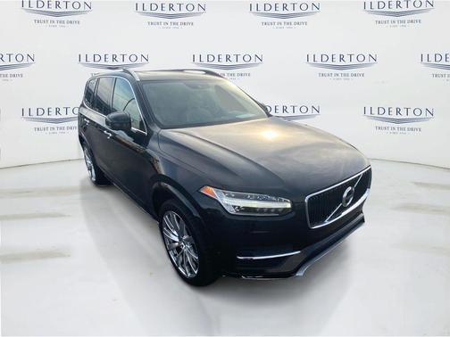 2016 Volvo XC90 T6 Momentum