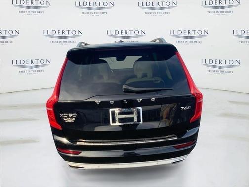 2016 Volvo XC90 T6 Momentum