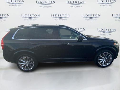 2016 Volvo XC90 T6 Momentum