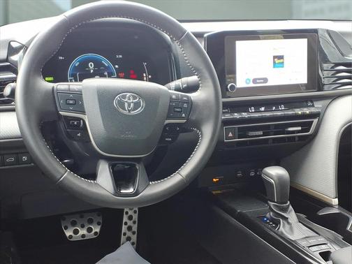 Ice 2025 Toyota Camry SE