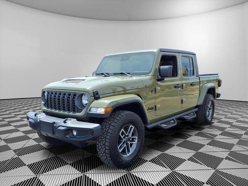 41 2025 Jeep Gladiator Sport