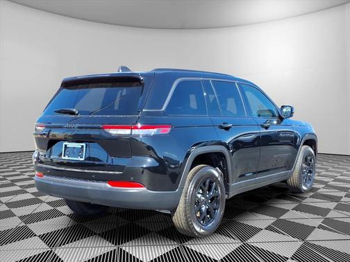 2026 Jeep Grand Cherokee Laredo